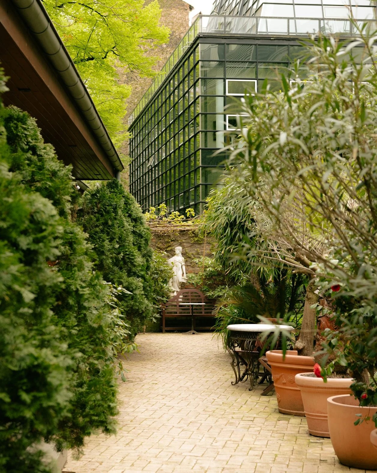 Garden seating area at THE GATE Berlin