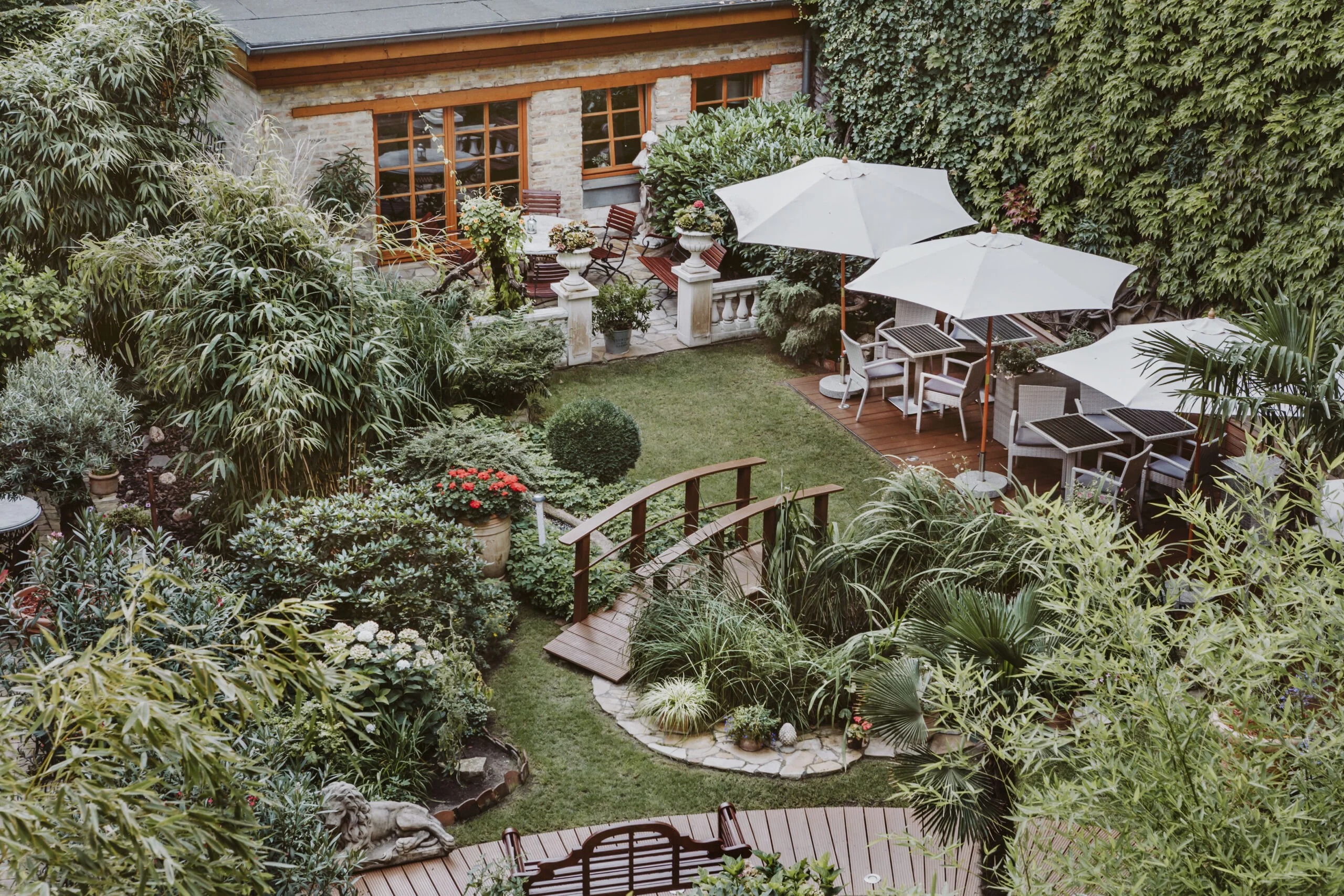 Garden hotel courtyard at THE GATE Berlin